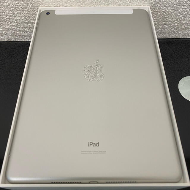 iPad 第7世代 32GB Wi-Fi＋セルラー モデル シルバー 3