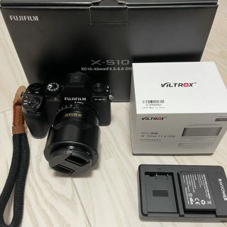 フジフイルム(富士フイルム)の美品x-s10本体＋viltroxAF33mmF1.4(ミラーレス一眼)