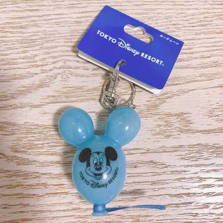 ディズニー(Disney)のバルーン キーチェーン水色　ブルー　ミッキー ディズニー リゾート　新品未使用(キャラクターグッズ)