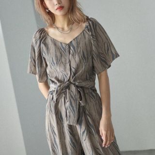 アナップ(ANAP)の美品 ANAP 2WAY ゼブラ柄トップス(カットソー(半袖/袖なし))