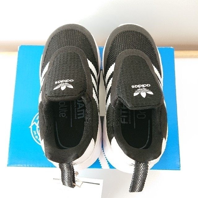 adidas(アディダス)の【新品】アディダス  スニーカー  13cm キッズ/ベビー/マタニティのベビー靴/シューズ(~14cm)(スリッポン)の商品写真