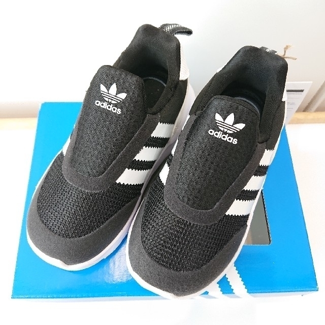 adidas(アディダス)の【新品】アディダス  スニーカー  13cm キッズ/ベビー/マタニティのベビー靴/シューズ(~14cm)(スリッポン)の商品写真