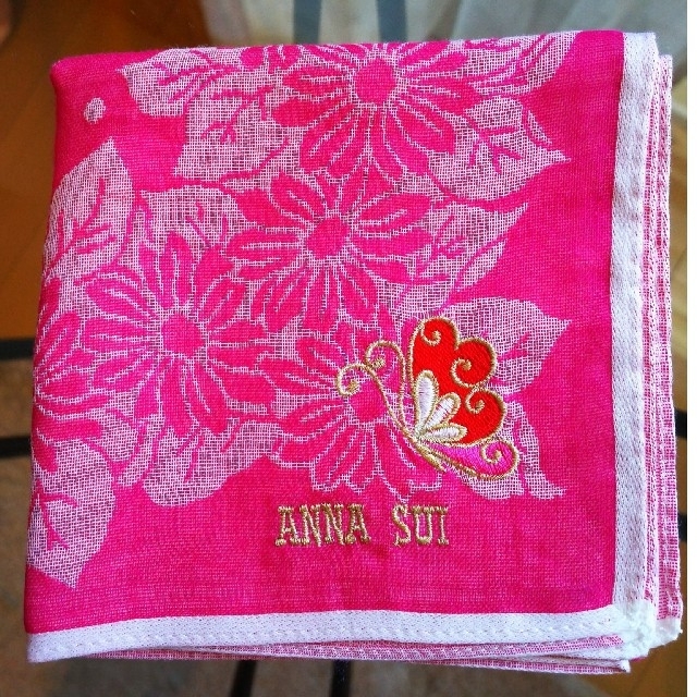 ANNA SUI(アナスイ)のANNA SUI 新品・未使用 ハンカチ 赤 ピンク レディースのファッション小物(ハンカチ)の商品写真