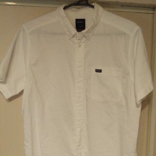 ルーカ(RVCA)の(緊急値下げ)RVCA半袖ボタンダウンシャツ(白)(シャツ)