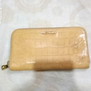 ミュウミュウ(miumiu)のミュウミュウ クロコダイル型押し 長財布(財布)