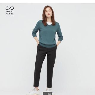 ユニクロ(UNIQLO)の新品未使用タグ付き　スマートアンクルパンツ　ユニクロ　ブラック(クロップドパンツ)