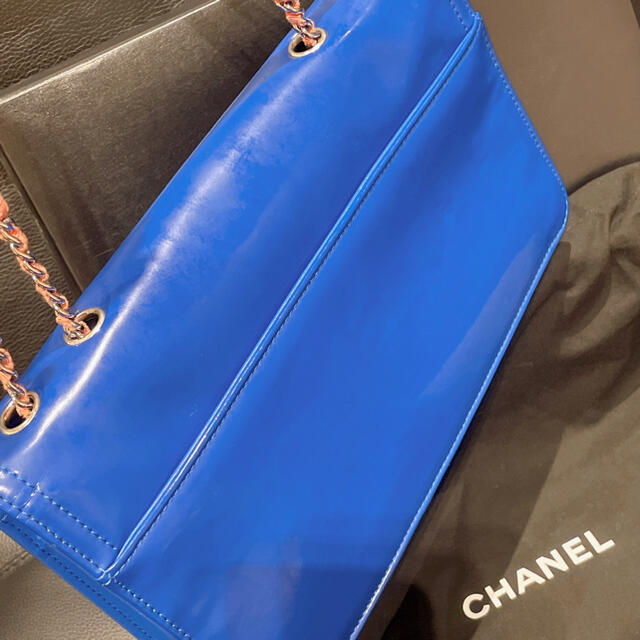 CHANEL(シャネル)のCHANEL シャネル　リップスティック　エナメルチェーンバッグ レディースのバッグ(ショルダーバッグ)の商品写真