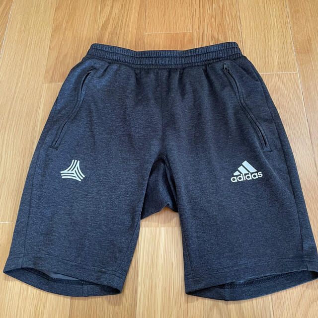 adidas(アディダス)のアディダス　ハーフパンツ キッズ/ベビー/マタニティのキッズ服男の子用(90cm~)(パンツ/スパッツ)の商品写真