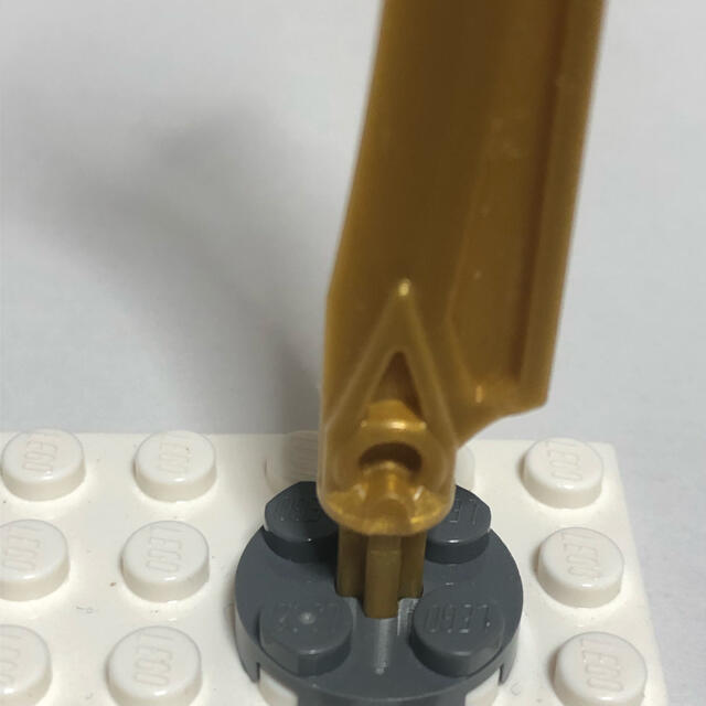 Lego(レゴ)のLEGO レゴ 正規品 刀　武器　剣？　【90番】 キッズ/ベビー/マタニティのおもちゃ(積み木/ブロック)の商品写真