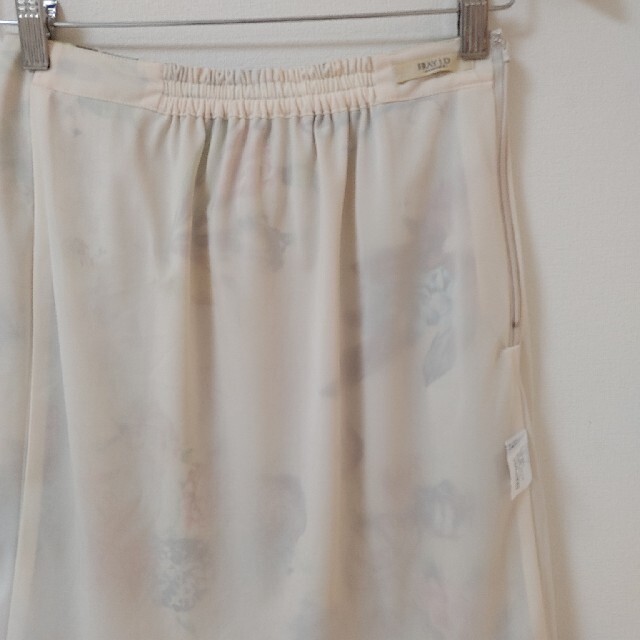 FRAY I.D(フレイアイディー)のフレイ アイディ　スカート　花柄 レディースのスカート(ひざ丈スカート)の商品写真