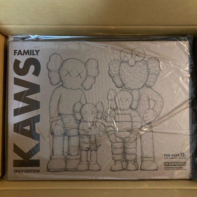 新品未開封 KAWS FAMILY BROWN/BLUE/WHITE  エンタメ/ホビーのフィギュア(その他)の商品写真