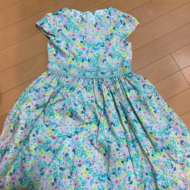 激安通販の 新品 トッカバンビーニ ワンピース 花柄 半袖ワンピース