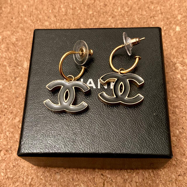 CHANEL - CHANEL フープピアス テテ着用 ジミン着用 片耳の通販 CHANEL - CHANEL フープピアス テテ着用 ジミン着用 片耳の通販