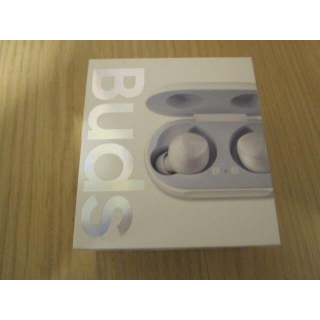 SAMSUNG(サムスン)のSAMSUNG Galaxy Buds WHITE スマホ/家電/カメラのオーディオ機器(ヘッドフォン/イヤフォン)の商品写真