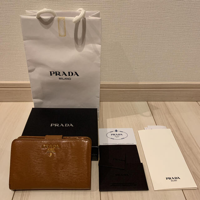 PRADA☆二つ折り財布