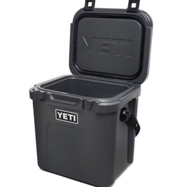 YETI イエティ Roadie 24 クーラーボックス チャコール スポーツ/アウトドアのアウトドア(その他)の商品写真