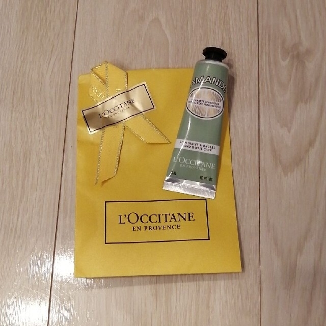 L'OCCITANE(ロクシタン)のロクシタン アマンドシェイプ スムースハンドクリーム コスメ/美容のボディケア(ハンドクリーム)の商品写真