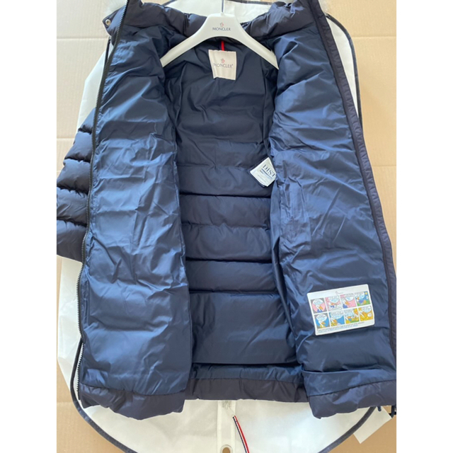 MONCLER(モンクレール)の新品タグ付MONCLER モンクレールABELLE 12A 150 大人でもOK レディースのジャケット/アウター(ダウンコート)の商品写真