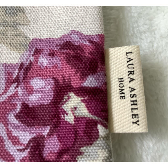 LAURA ASHLEY(ローラアシュレイ)の【新品タグ付き】ローラアシュレイ　ロージズ/ペールグレープ　巾着　綿100% レディースのファッション小物(ポーチ)の商品写真