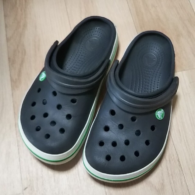 crocs(クロックス)のcrocs クロックスバンド M5W7  23㎝ キッズ/ベビー/マタニティのキッズ靴/シューズ(15cm~)(サンダル)の商品写真