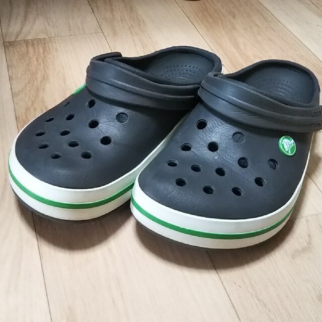 crocs(クロックス)のcrocs クロックスバンド M5W7  23㎝ キッズ/ベビー/マタニティのキッズ靴/シューズ(15cm~)(サンダル)の商品写真