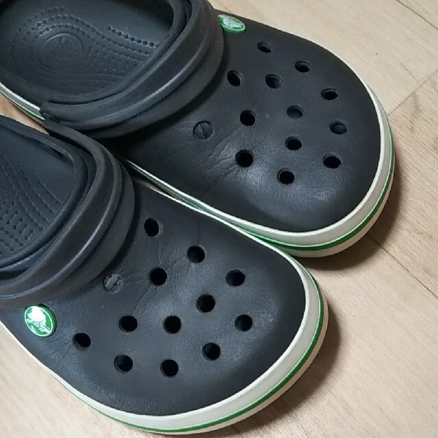 crocs(クロックス)のcrocs クロックスバンド M5W7  23㎝ キッズ/ベビー/マタニティのキッズ靴/シューズ(15cm~)(サンダル)の商品写真