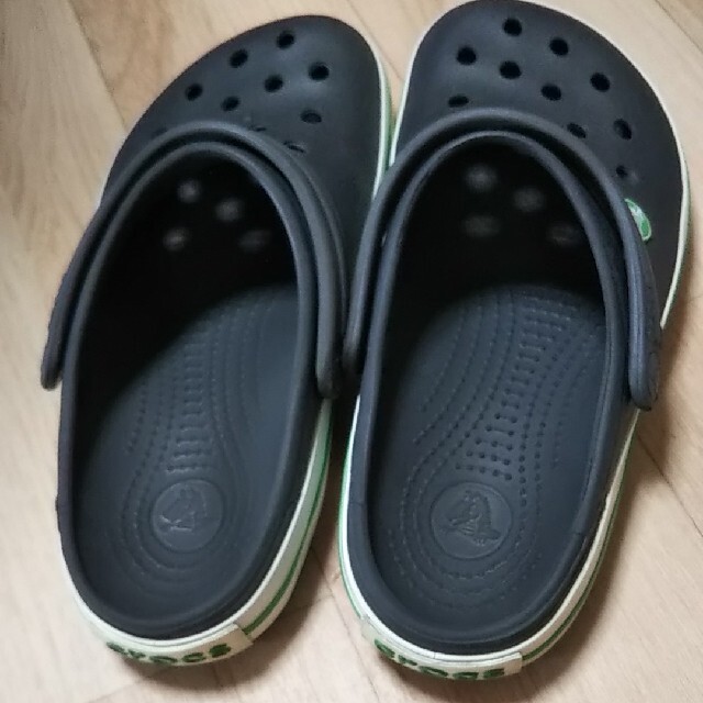 crocs(クロックス)のcrocs クロックスバンド M5W7  23㎝ キッズ/ベビー/マタニティのキッズ靴/シューズ(15cm~)(サンダル)の商品写真