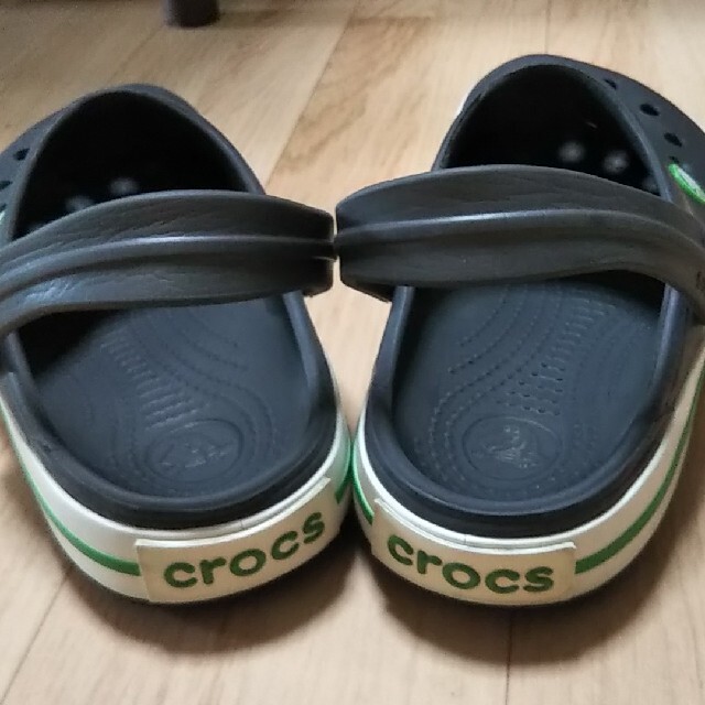 crocs(クロックス)のcrocs クロックスバンド M5W7  23㎝ キッズ/ベビー/マタニティのキッズ靴/シューズ(15cm~)(サンダル)の商品写真