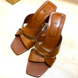 ザラ(ZARA)のZARA レザーブロックヒールサンダル　35(ミュール)