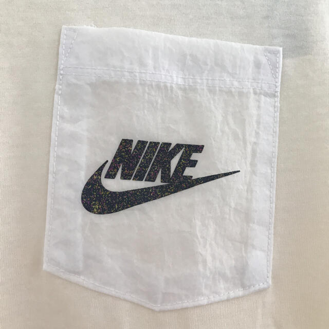 NIKE(ナイキ)の■新品未使用　NIKE  ナイキ　Tシャツ　オフホワイト　Sサイズ レディースのトップス(Tシャツ(半袖/袖なし))の商品写真