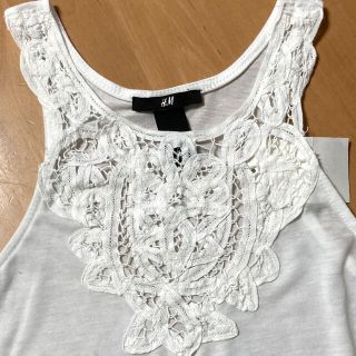 エイチアンドエム(H&M)の新品　Ｈ&M レディース　トップス　キャミソール　白　花柄　Mサイズ(その他)