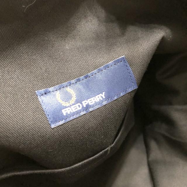 FRED PERRY(フレッドペリー)のFRED PERRY(フレッドペリー)美品  - 黒×白 レディースのバッグ(リュック/バックパック)の商品写真