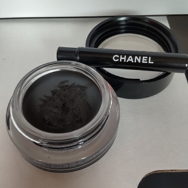 CHANEL(シャネル)のCHANEL　アイライナー　カリグラフィードゥ　シャネル コスメ/美容のベースメイク/化粧品(アイライナー)の商品写真