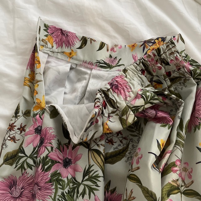 dholic(ディーホリック)のdhoilc 花柄スカート レディースのスカート(ひざ丈スカート)の商品写真