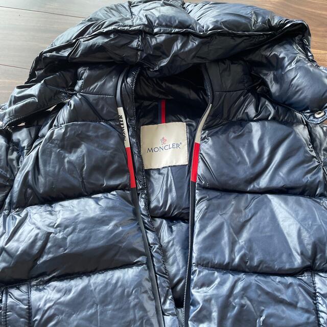 MONCLER(モンクレール)の子供ダウン キッズ/ベビー/マタニティのキッズ服男の子用(90cm~)(ジャケット/上着)の商品写真