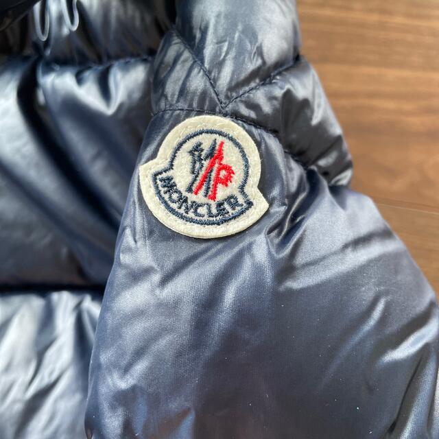 MONCLER(モンクレール)の子供ダウン キッズ/ベビー/マタニティのキッズ服男の子用(90cm~)(ジャケット/上着)の商品写真