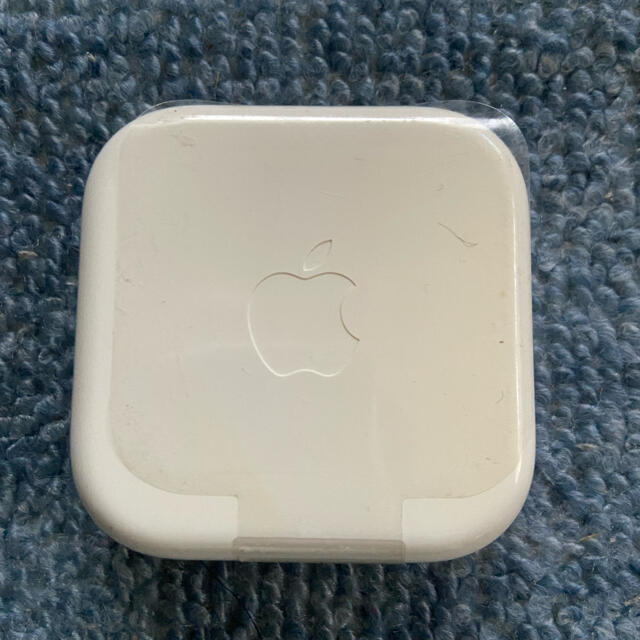 Apple(アップル)のイヤホン　アップル スマホ/家電/カメラのオーディオ機器(ヘッドフォン/イヤフォン)の商品写真