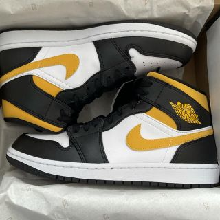 ナイキ(NIKE)のNIKE AIR JORDAN 1 MID "UNIVERSITY GOLD"(スニーカー)