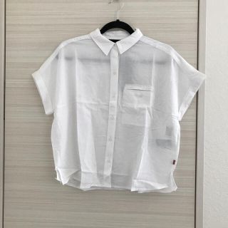 リーバイス(Levi's)の■新品未使用　リーバイス　白　シャツ　ホワイト　レディース　Sサイズ(Tシャツ(半袖/袖なし))