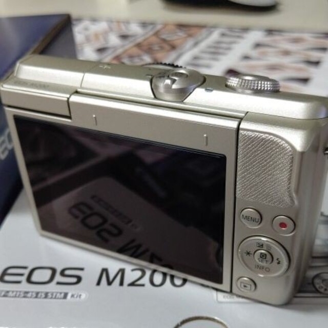 Canon(キヤノン)のCanon EOS M200 リミテッドゴールド 中古美 スマホ/家電/カメラのカメラ(ミラーレス一眼)の商品写真