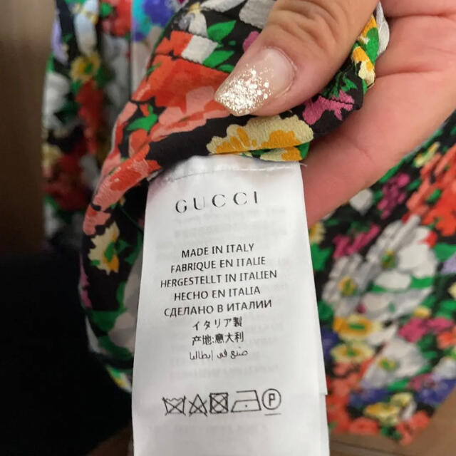 Gucci(グッチ)のけ様専用 【希少】GUCCI ワイルドフラワー　花柄シルクシャツ　ジヨン着用 レディースのトップス(シャツ/ブラウス(長袖/七分))の商品写真