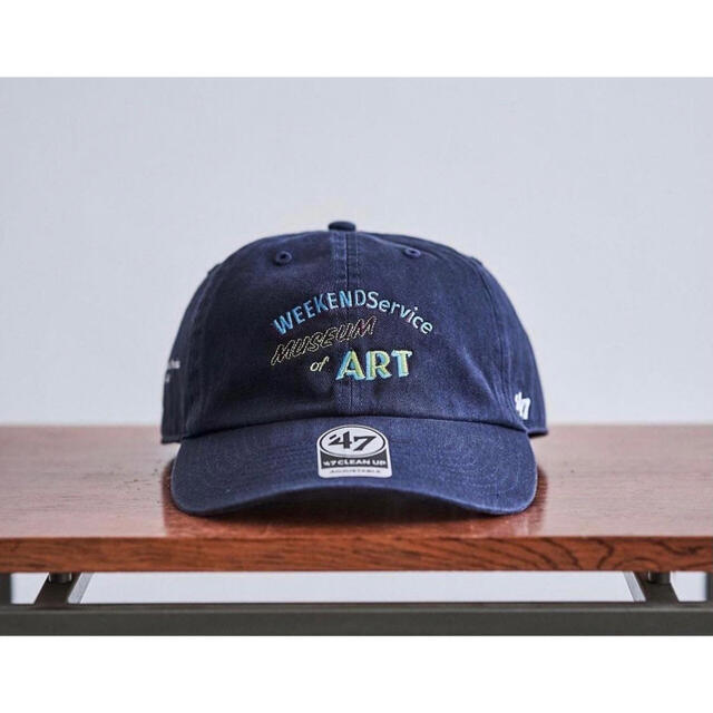 COMOLI(コモリ)のweekend service museum of art キャップ　cap メンズの帽子(キャップ)の商品写真