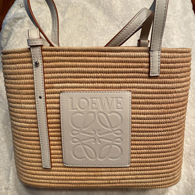 LOEWE(ロエベ)のロエベスモールラフィアトート レディースのバッグ(かごバッグ/ストローバッグ)の商品写真