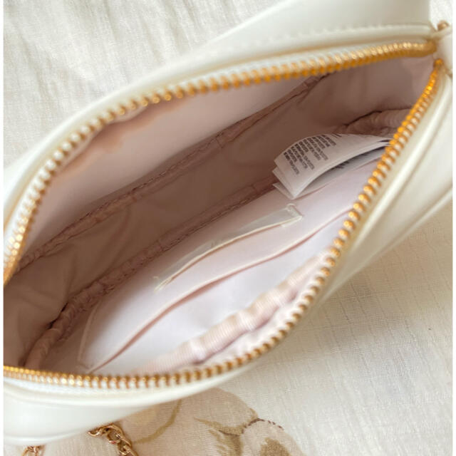 H&M(エイチアンドエム)の【美品】H＆M ショルダーバッグ ホワイト キルト レディースのバッグ(ショルダーバッグ)の商品写真