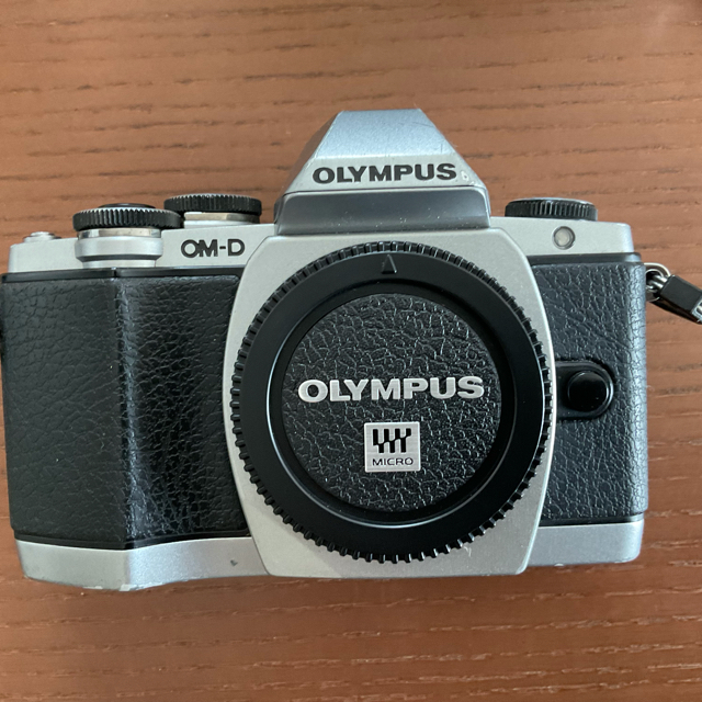 オリンパス　OM-D E-M10 シルバー