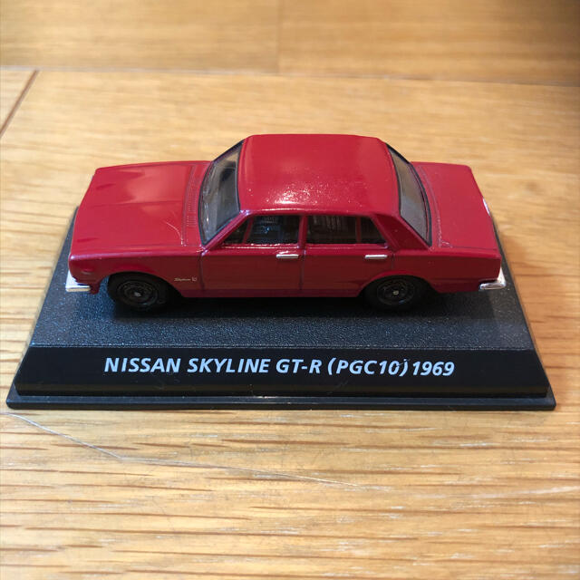 KONAMI(コナミ)のコナミ 1/64 日産スカイライン2000GT-R 箱スカ4ドア　ミニカー エンタメ/ホビーのおもちゃ/ぬいぐるみ(ミニカー)の商品写真