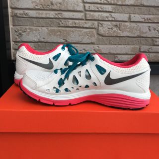 ナイキ(NIKE)のNIKE スニーカー  レディース　23.5(スニーカー)