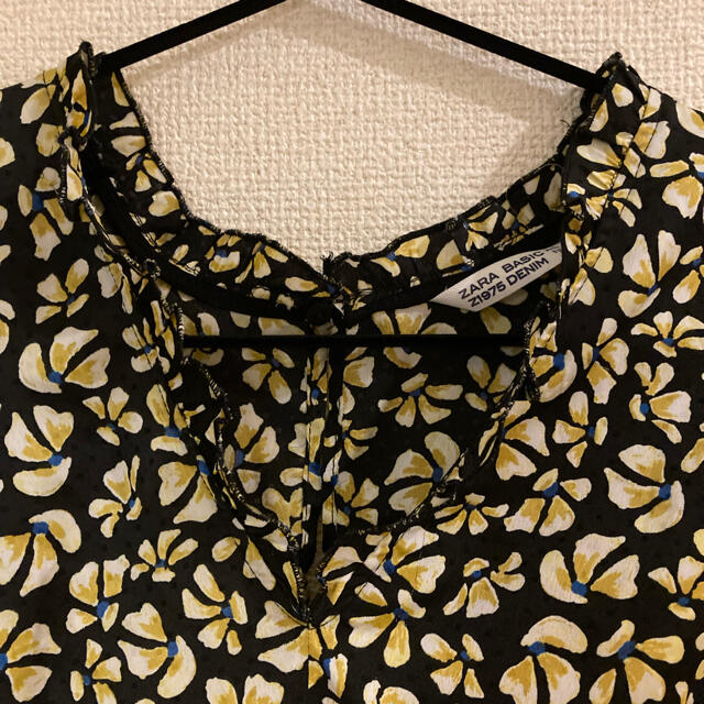 ZARA(ザラ)のZara 花柄ブラウス レディースのトップス(シャツ/ブラウス(半袖/袖なし))の商品写真