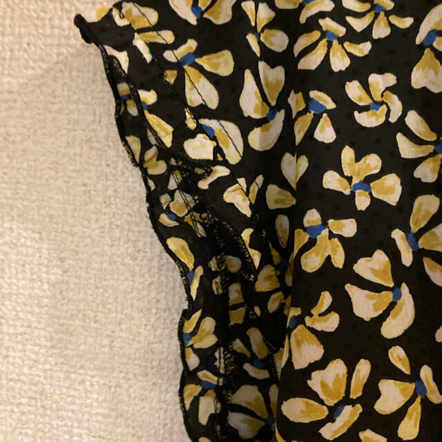 ZARA(ザラ)のZara 花柄ブラウス レディースのトップス(シャツ/ブラウス(半袖/袖なし))の商品写真