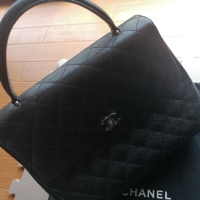 CHANEL(シャネル)の❤️お値下げOK❤️シャネル❤️　ハンドバッグ　香水プレゼント レディースのバッグ(ハンドバッグ)の商品写真